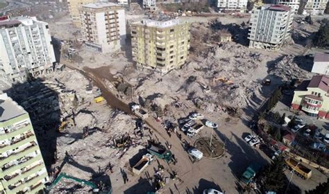 Depremde 96 kişinin öldüğü Ebrar Sitesi F Blok'un yıkılmasına ilişkin davanın görülmesine başlandı